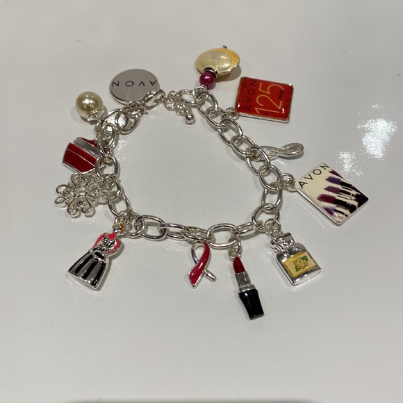 AVON 125 Years charm bracelet - Picture 1 of 3